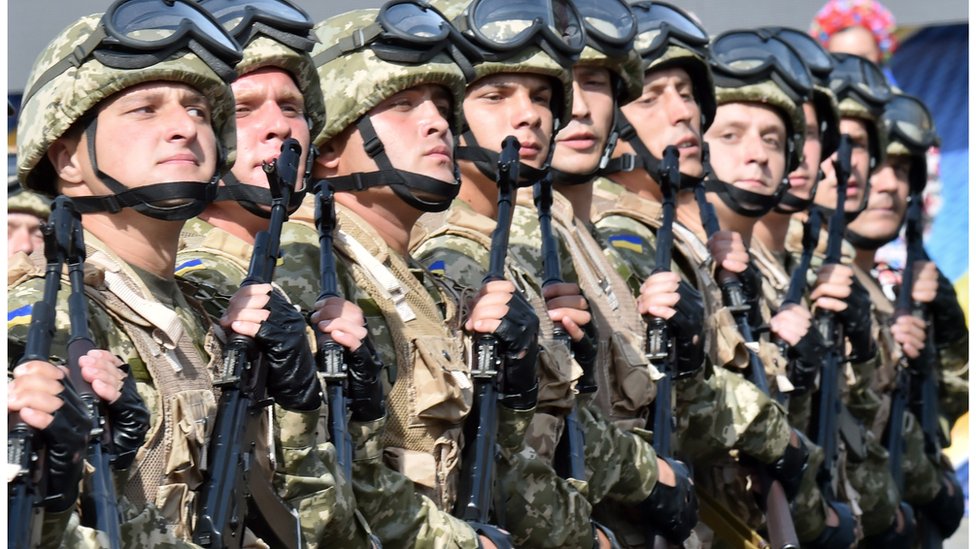 військові