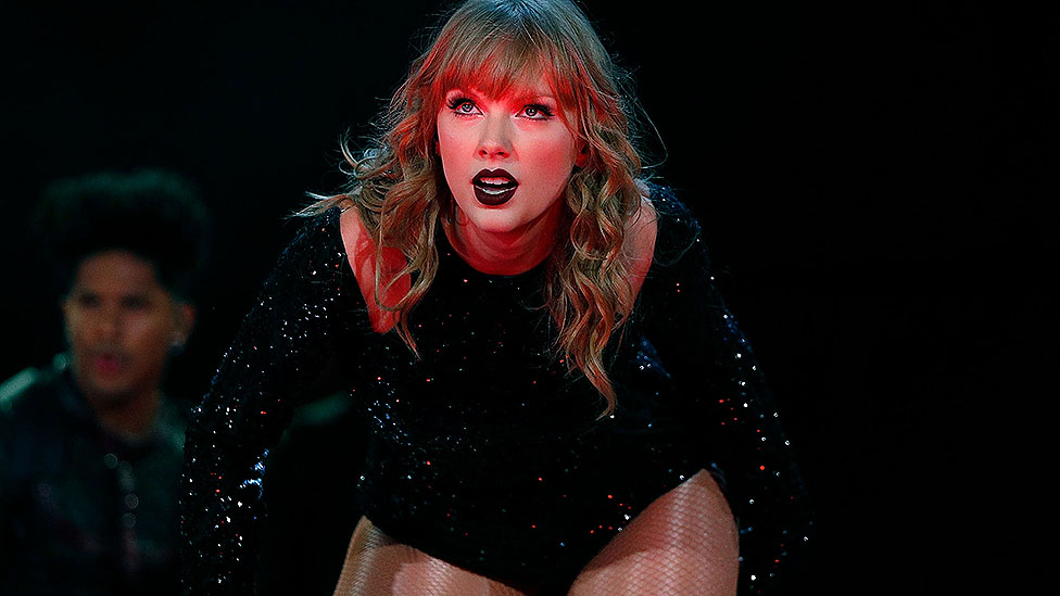 Taylor Swift signs her first record deal with a major label