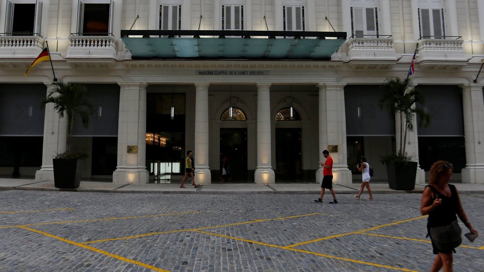 Una noche en el Hotel La Manzana te puede costar hasta US$2.500. Ingreso al hotel La Manzana