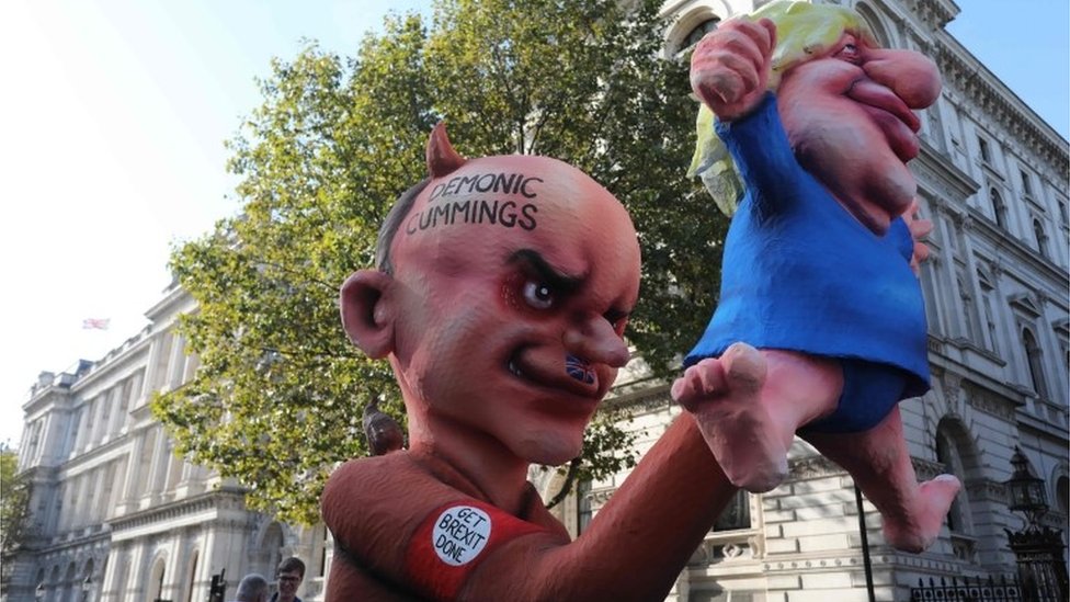 «Демоник Каммингс» появляется на марше народного голосования