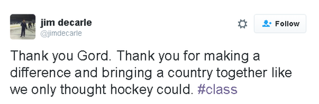 Твит гласит: Спасибо, Горд. Спасибо за то, что вы изменили мир к лучшему и собрали страну, как мы только думали, что хоккей может. #class