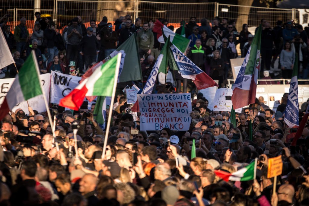 İtalya'da 'Yeşil Sertifika' uygulamasına karşı Roma'da gösteriler düzenlendi