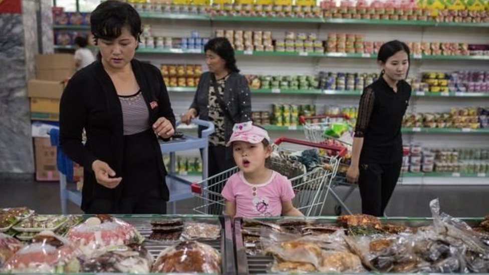سوق تجاري في كوريا الشمالية