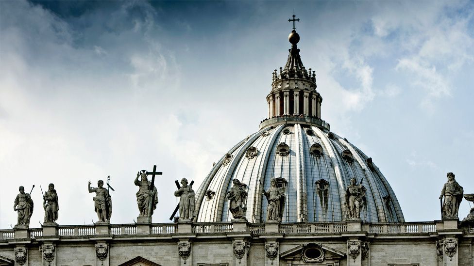 İtalya'da cinsel istismardan suçlu bulunmuş bir rahip nasıl halen görev yapabiliyor?