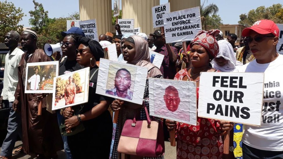 Протестующие в Гамбии призывают к справедливости в отношении тех, кто пропал во время пребывания г-на Джамме у власти