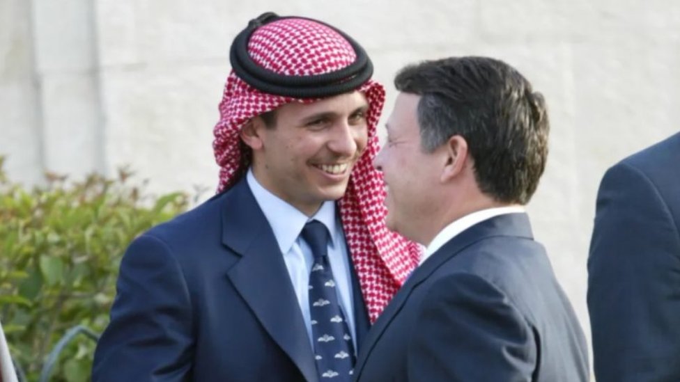 العاهل الأردني وأخيه غير الشقيق حمزة بن الحسين