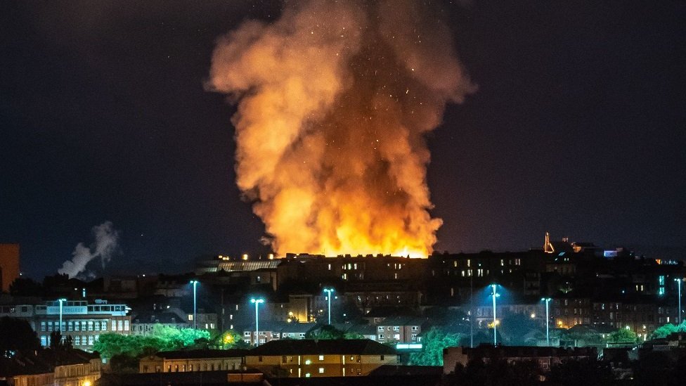 Пожар в школе искусств в Глазго