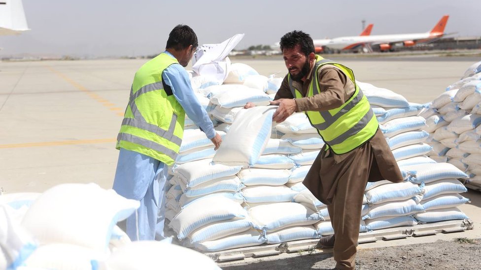 Badan bantuan memperingatkan penduduk memerlukan bantuan makanan dan medis secara cepat.