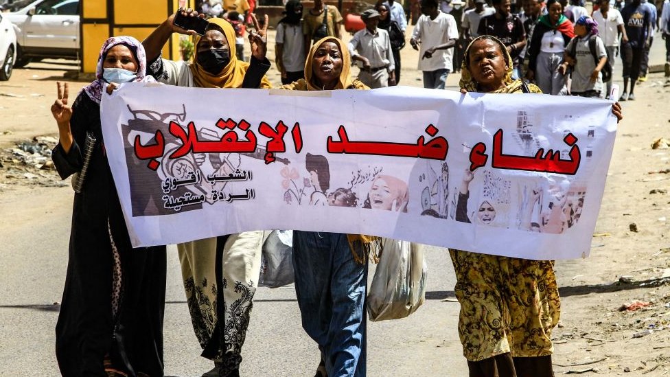 مشاركة النساء في المظاهرات في السودان بارزة