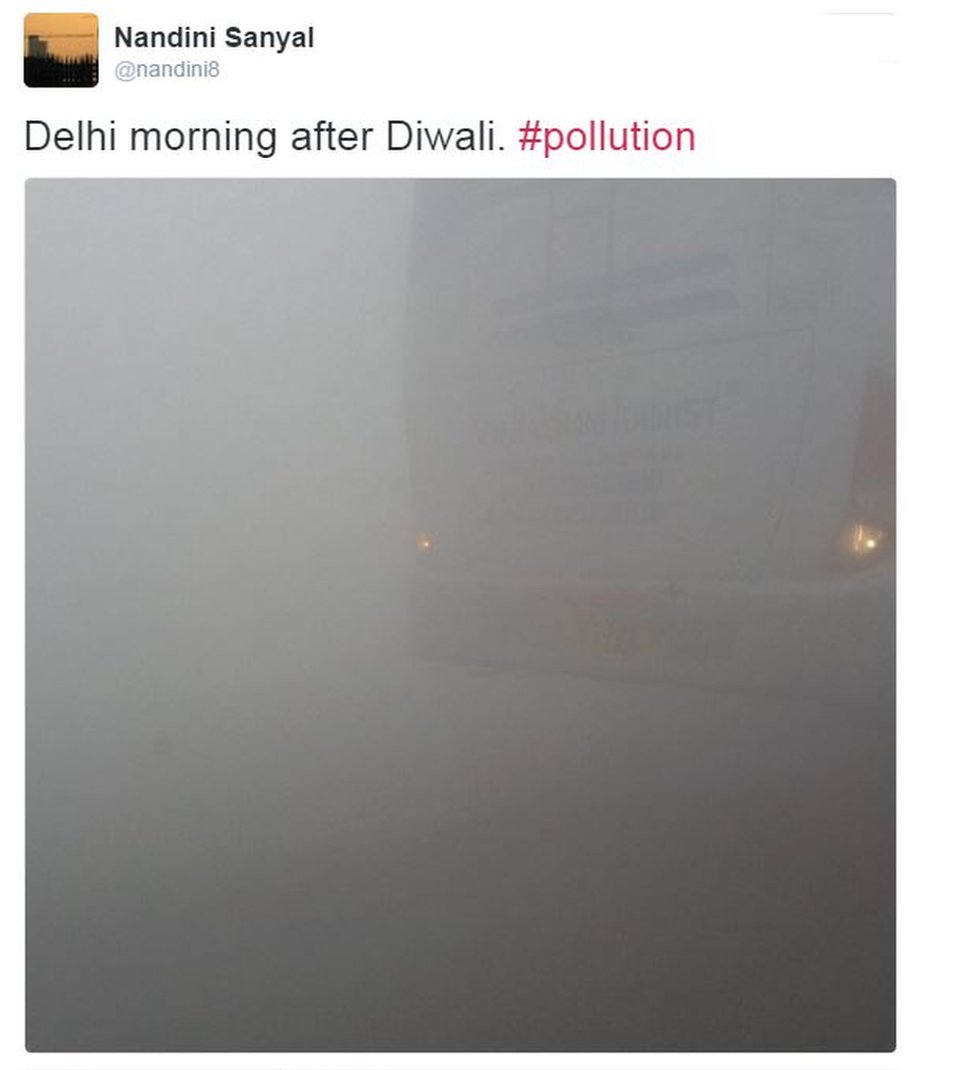 Твит пользователя nandini8 показывает смог в Дели