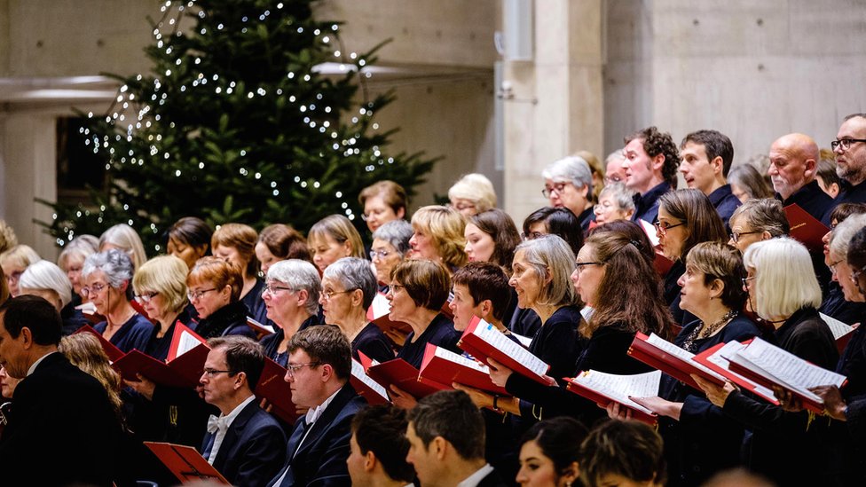 Бристольское хоровое общество выступает на рождественском мероприятии