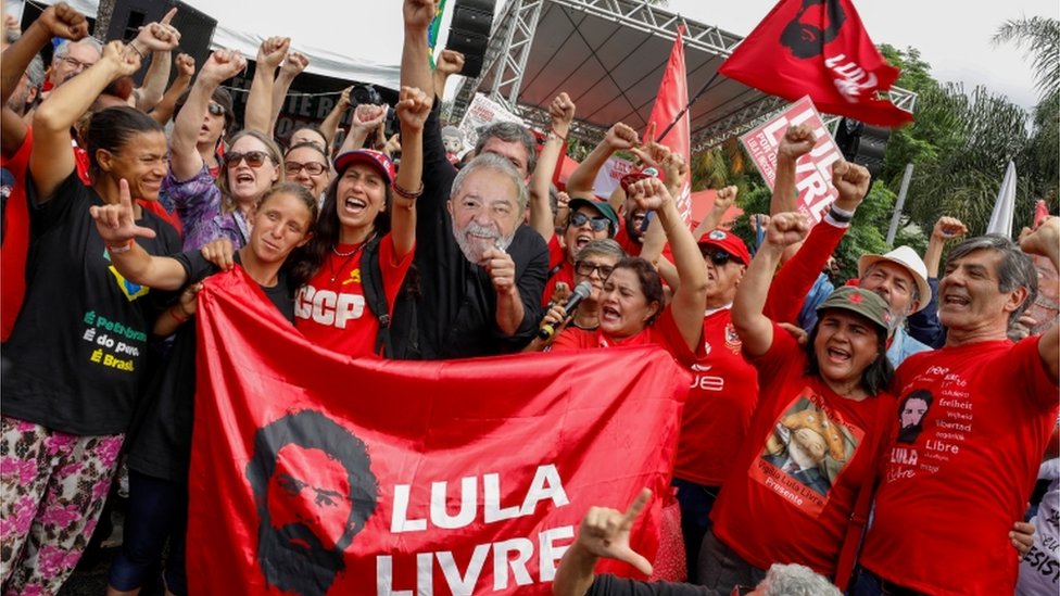 Los seguidores de Lula realizaron una vigilia para esperar su excarcelación.
