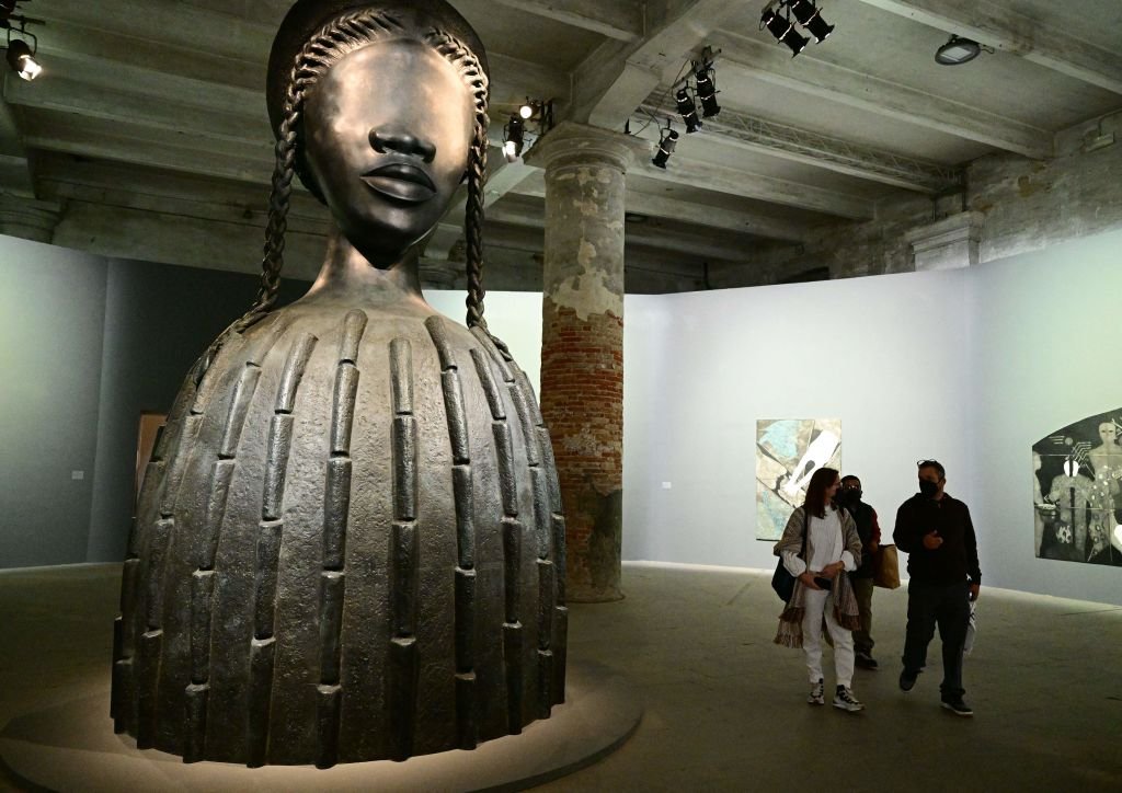 Escultura de Casa de Ladrillo, de Simone Leigh (2019)
