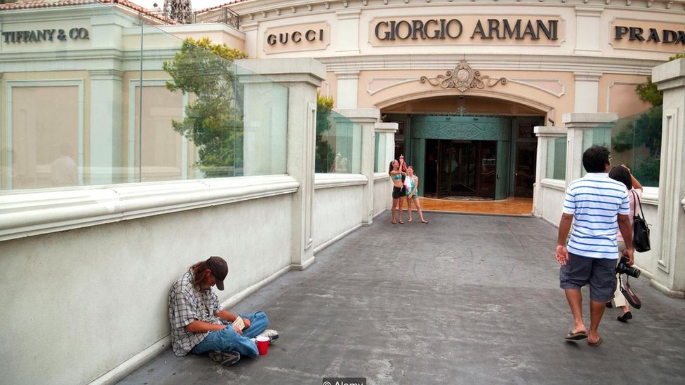 La riqueza, por sí sola, no parece solucionar varios problemas sociales. Muchas de la mediciones son criticadas por usar criterios occidentales. (Foto: Alamy Stock) El respeto a la ley parece ser un factor determinante para analizar la evolución de un país. (Foto de Alamy Stock)