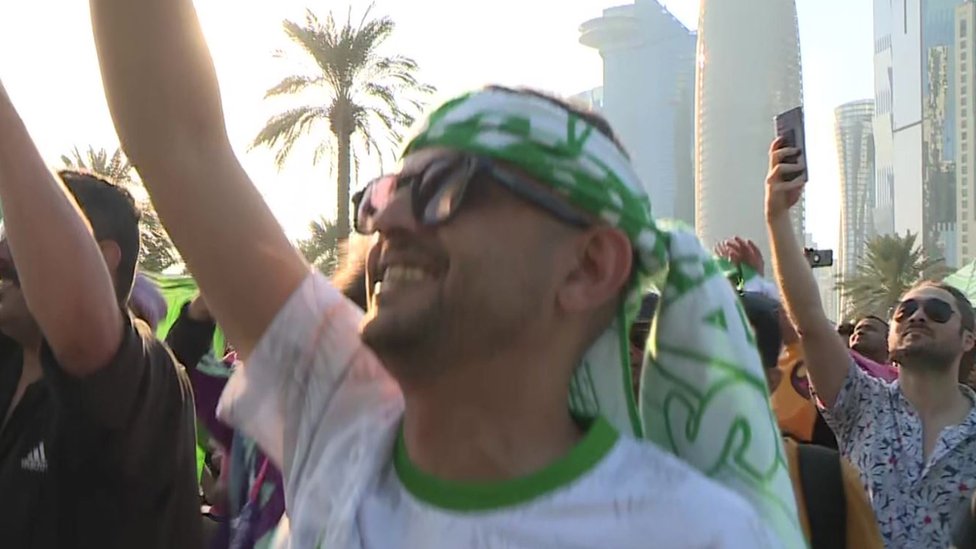 Seguidores de Arabia Saudita celebrando