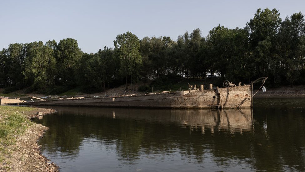 Reggio Emilia'da İkinci Dünya Savaşı sırasında batan Ostiglia adlı tekne kuraklıkla yeniden ortaya çıktı