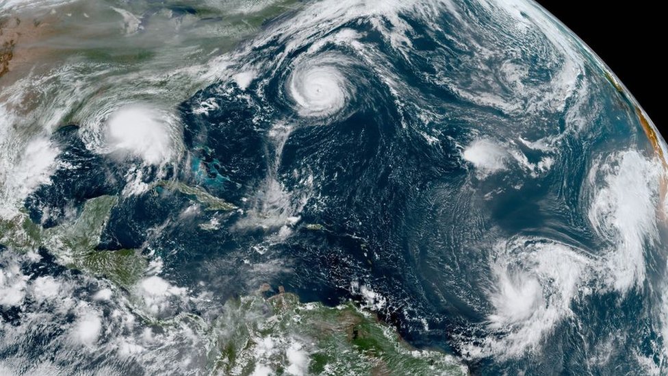 Una vista satelital de tormentas en el Atlántico