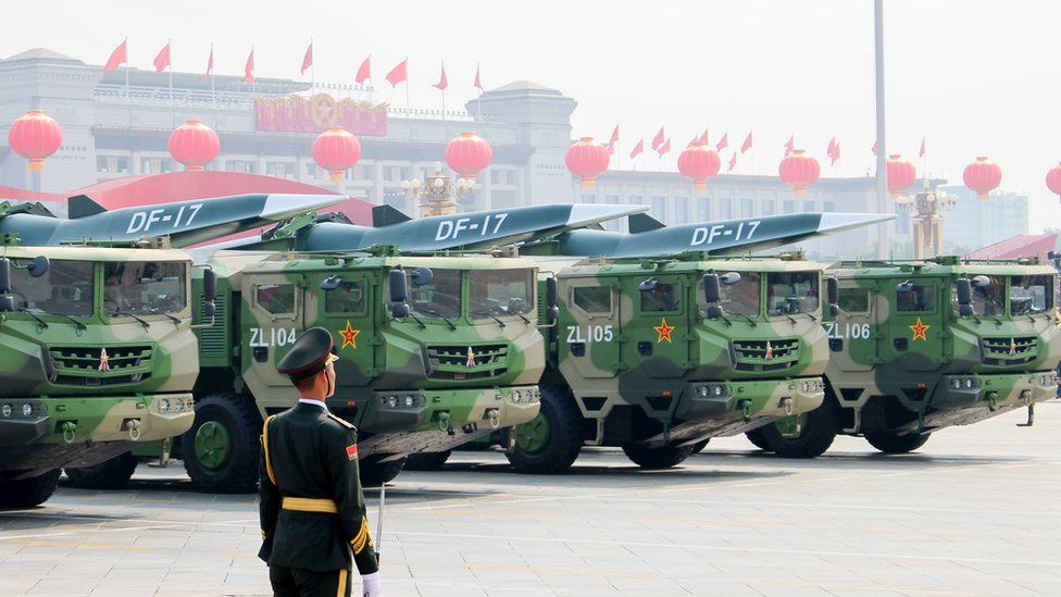 منصات لصواريخ سابقة للصوت في استعراض عسكري صيني