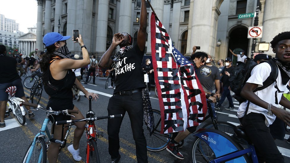 Активисты на митинге Black Lives Matter в Нью-Йорке