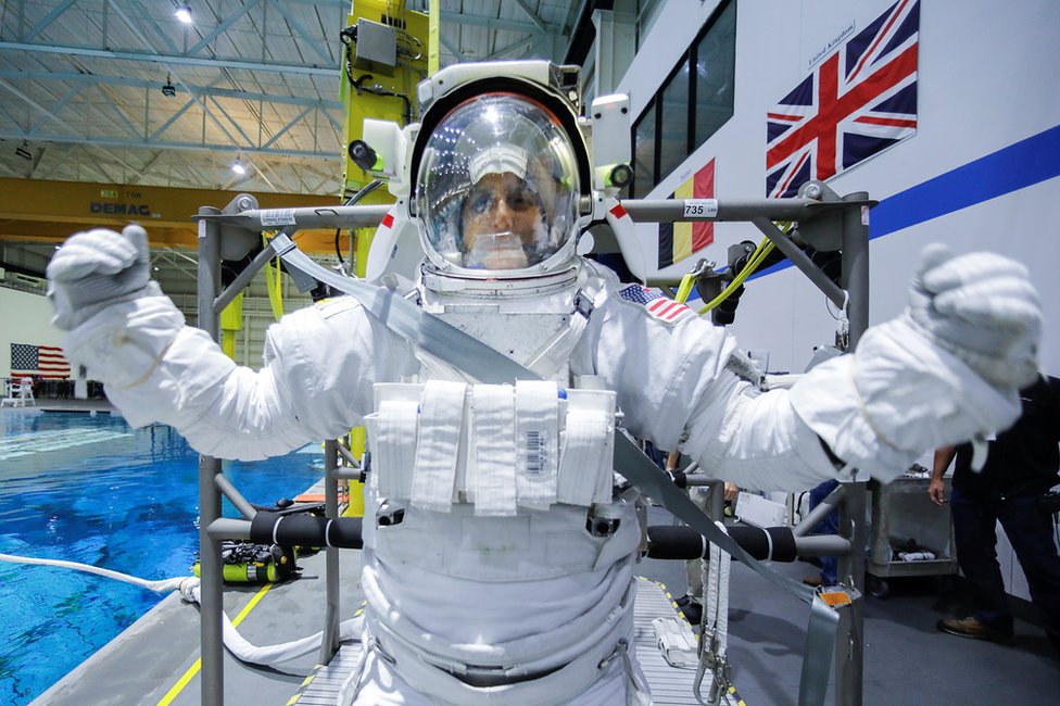 Астронавты тренируются в Космическом центре Джонсона