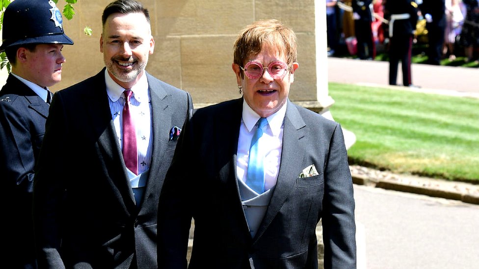 Elton John con su esposo David Furnish tras la decermonia en Windsor.