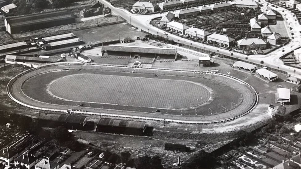 Hall Green greyhound stadium closes after 90 years - BBC News