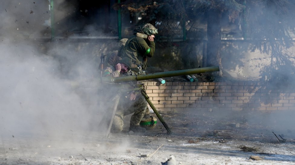 القوات الأوكرانية تدافع بإصرار عن مدينة باخموت رغم الهجمات الروسية الشرسة