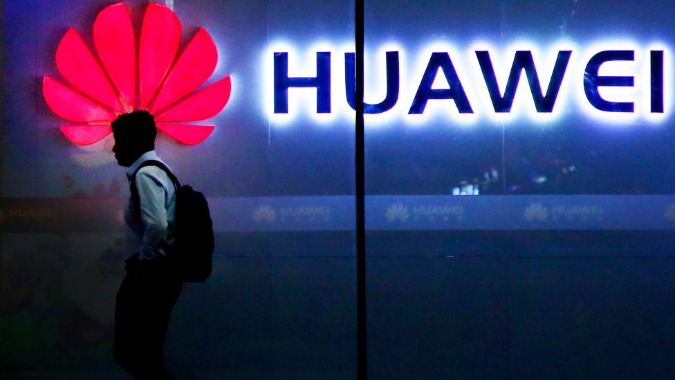 Huawei: UK prepares to change course on 5G kit supplier