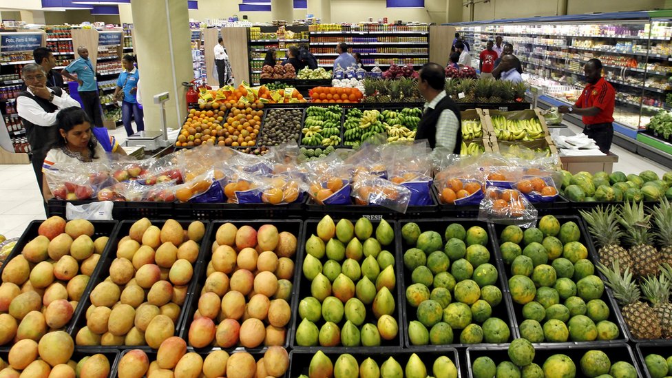 Aunque muchos puedan tener estas frutas raras en el patio de su casa no las consumen dice Muniz. Muchos solo creen que la fruta es algo que se consigue solo en los estantes del supermercado. Supermercado