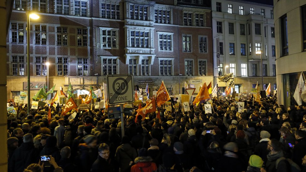 Protest ispred sedišta Liberala u Berlinu