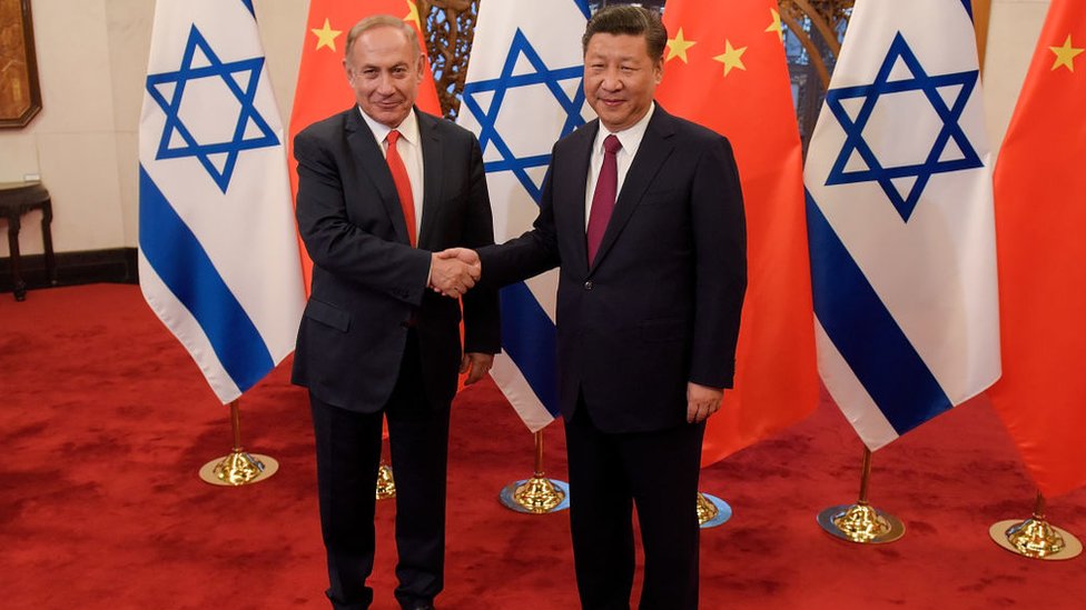 El presidente de China, Xi Jinping, y el primer ministro de Israel, Benjamin Netanyahu.
