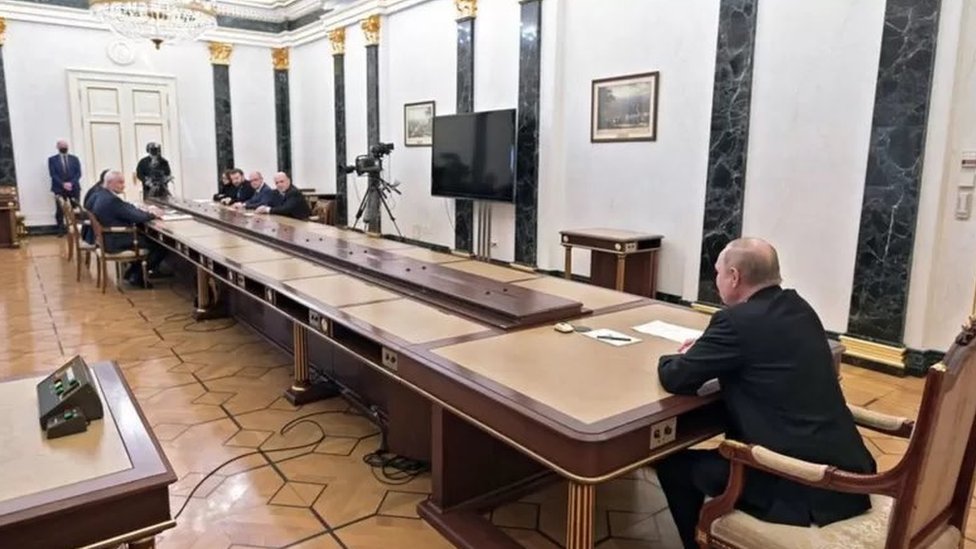 Putin em reunião com aliados