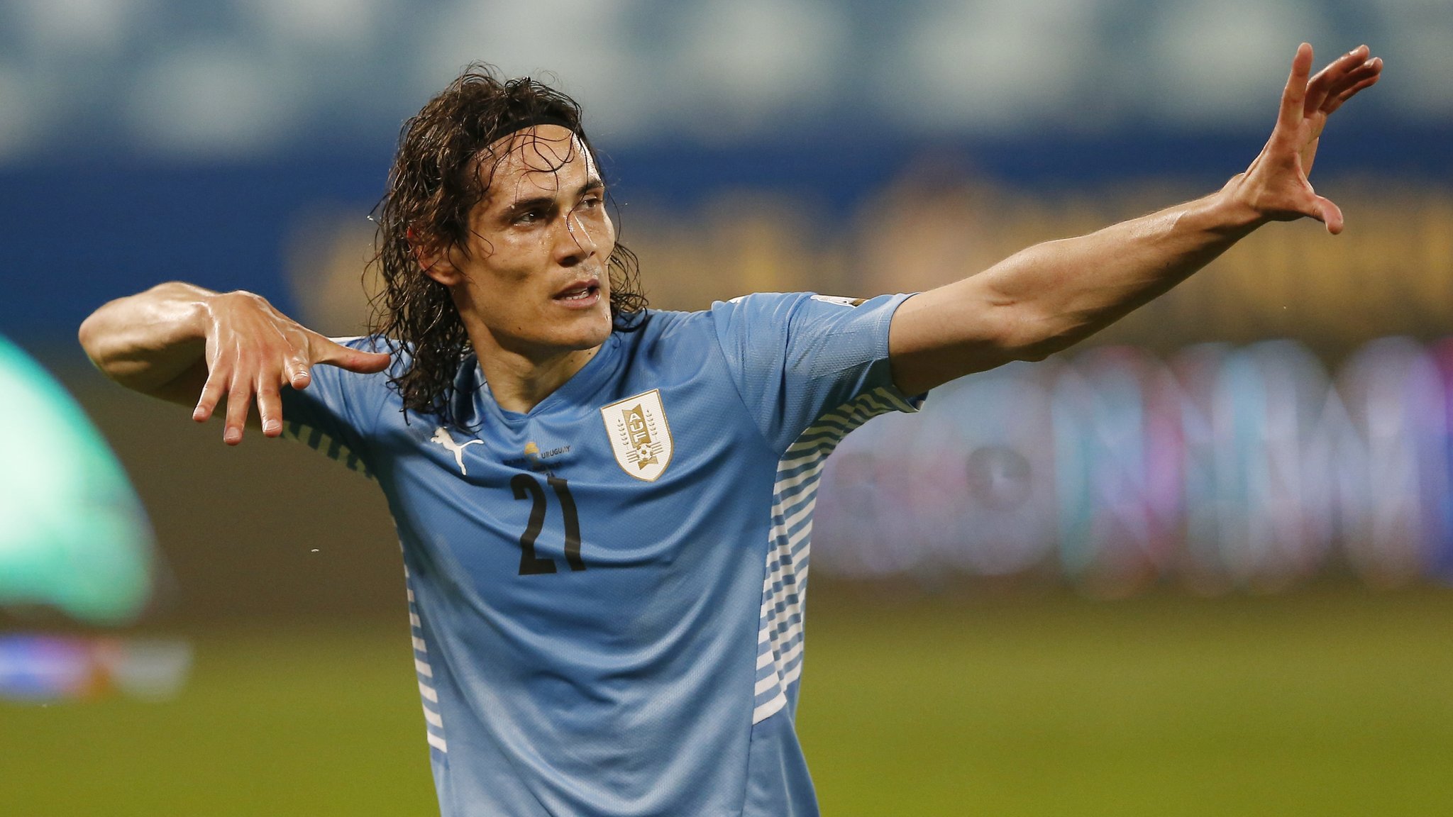 Bolivia 0-2 Uruguay: Edinson Cavani scores in Uruguay win