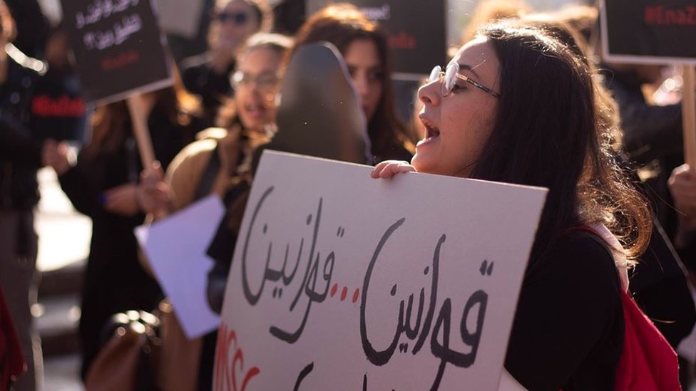 Женщины протестуют против мастурбации фото