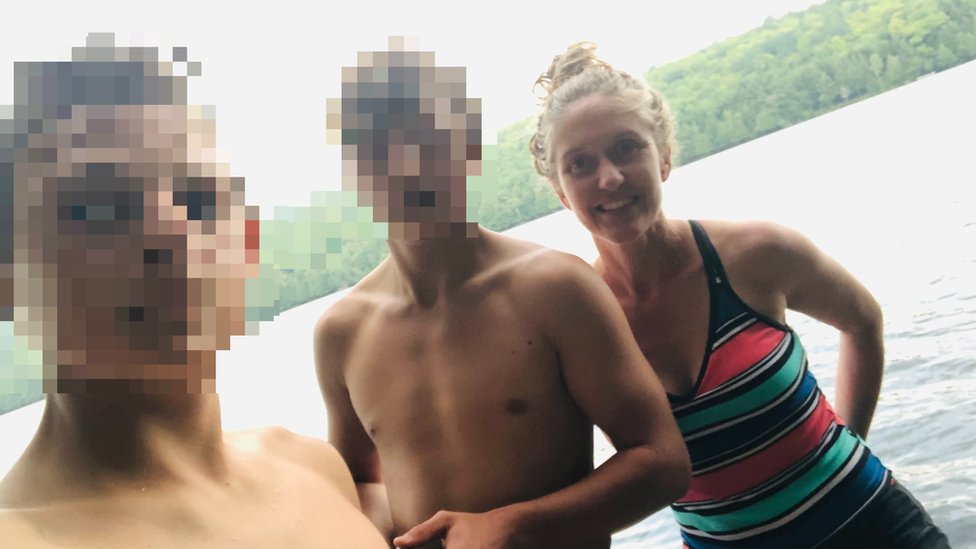Tracy Blake-Bell y sus hijos adoptivos