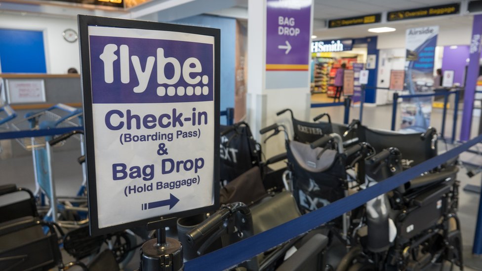 Падение сумки Flybe