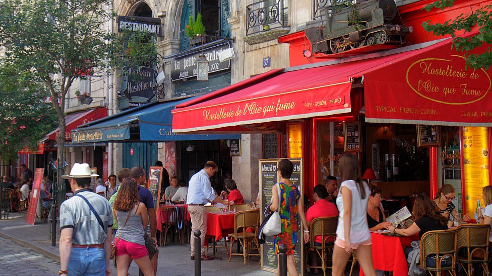 Restaurantes en el Barrio Latino de París.