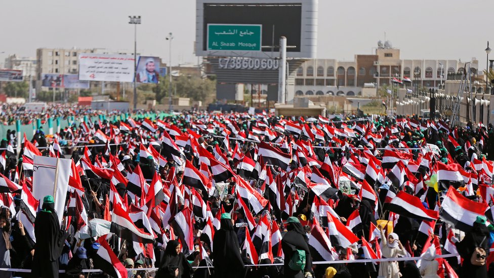 حشود من أنصار الحوثي تحيي ما أسمته صمود اليمنيين في ميدان السبعين بصنعاء