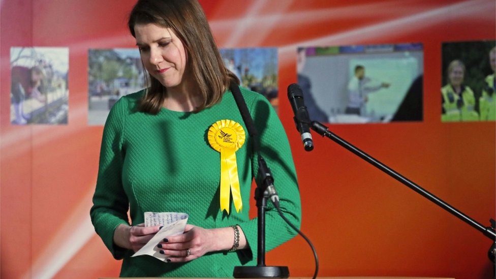 Lib Dem Jo Swinson потеряла свое место в Восточном Данбартоншире