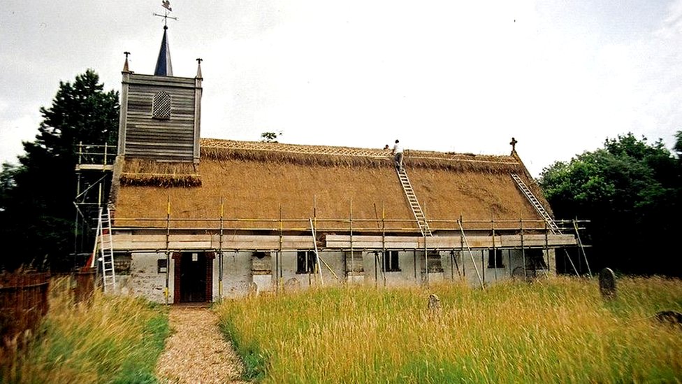 Соломенная крыша церковной крыши