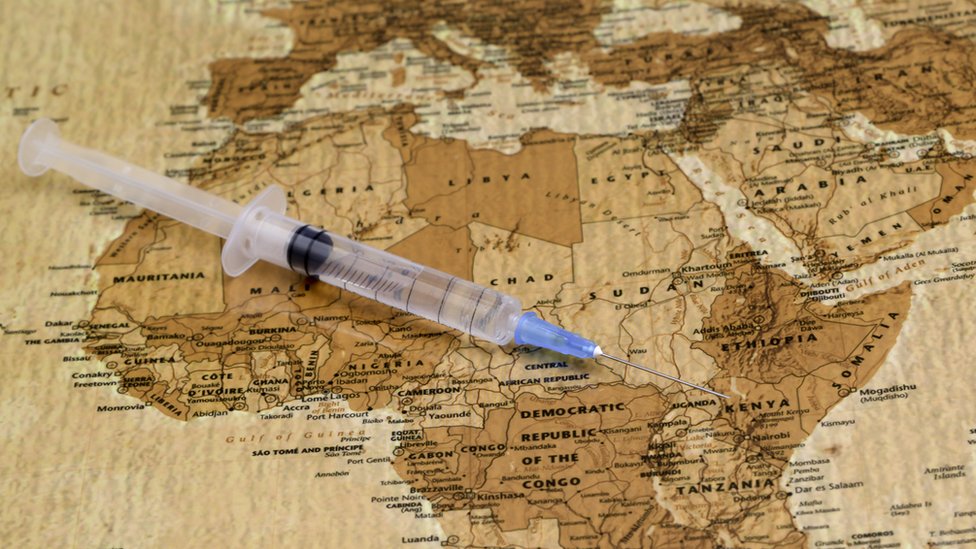 Mapa con una jeringuilla de vacunación