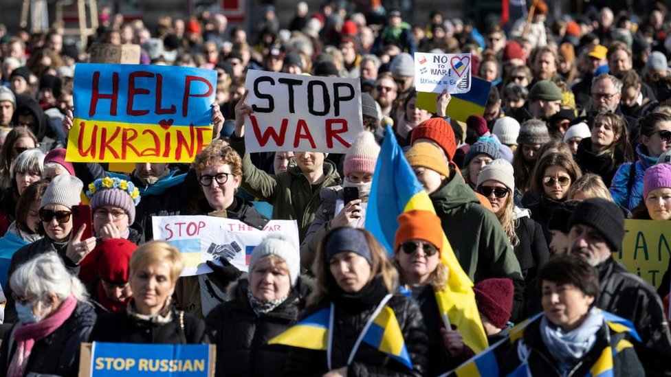Unas 1.000 personas se reunieron este domingo en Malmo, la tercera ciudad más grande de Suecia, en apoyo a Ucrania.