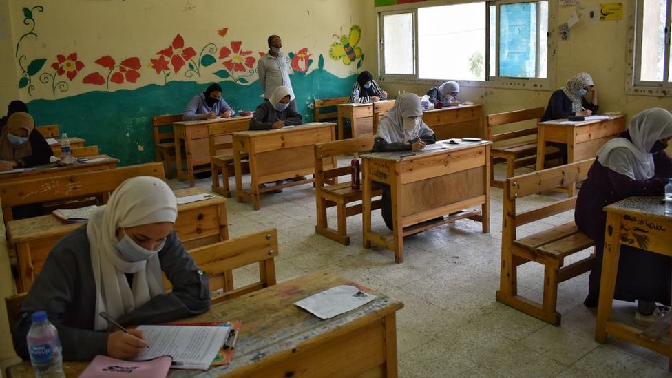 لجنة امتحانات الثانوية العامة بإحدى مدارس القاهرة
