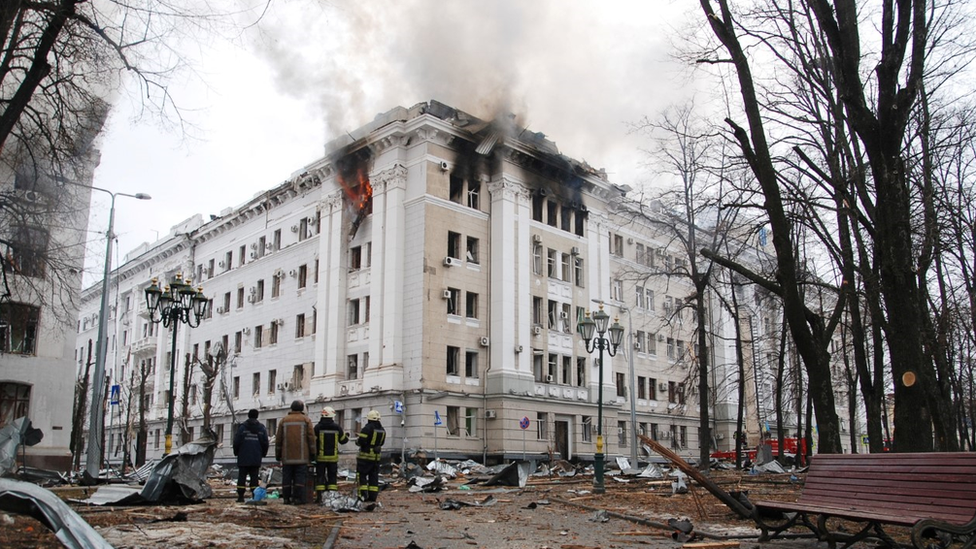 Un edificio afectado en Jérkiv.