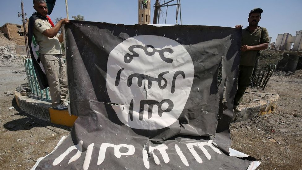 Para Kendall, la poesía puede ser un arma en la lucha antiyihadista. Bandera de EI