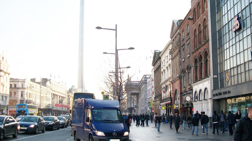 О'Коннелл-стрит в центре Дублина