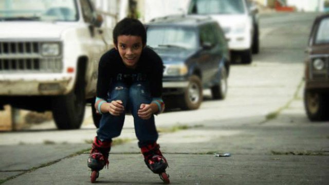 Niño en patines