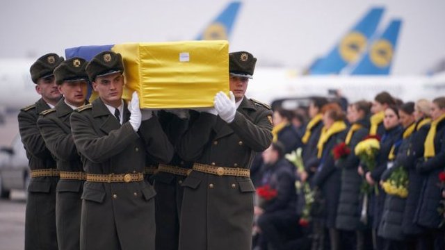 جنازة ركاب الطائرة الأوكرانية