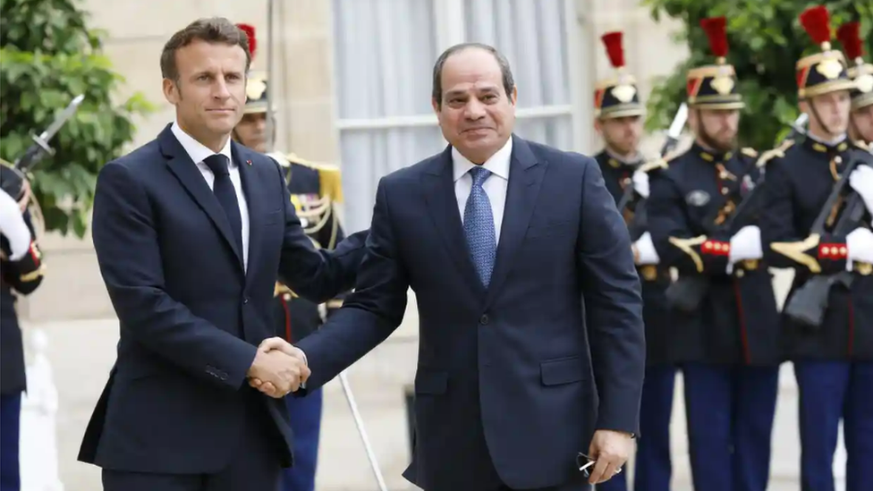 الرئيس المصري عبدالفتاح السيسي ونظيره الفرنسي إيمانويل ماكرون
