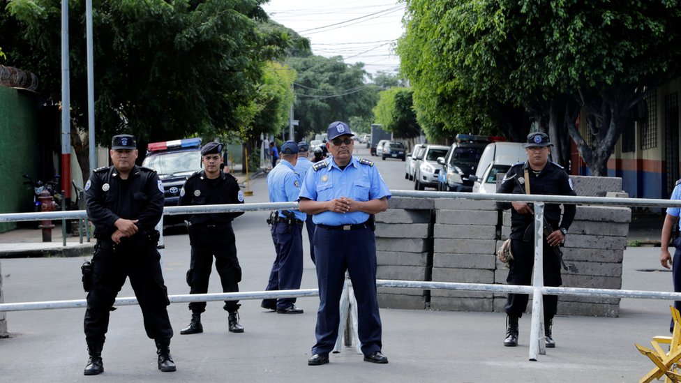 Policía en Nicaragua impide el paso a las oficinas del Centro Nicaragüense de Derechos Humanos, Cenidh.